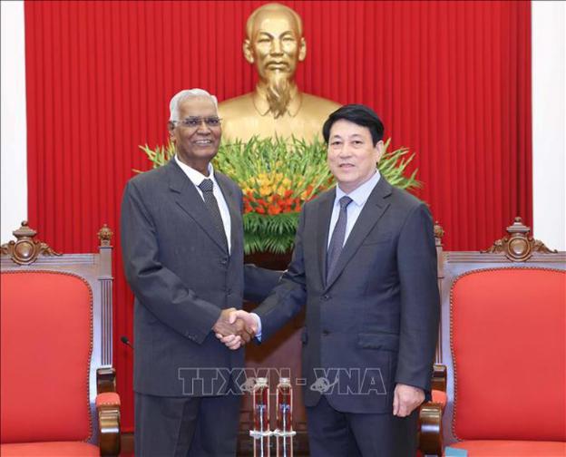 越共中央书记处常务书记梁强会见印度共产党总书记多莱萨米·拉贾- Ảnh 1.