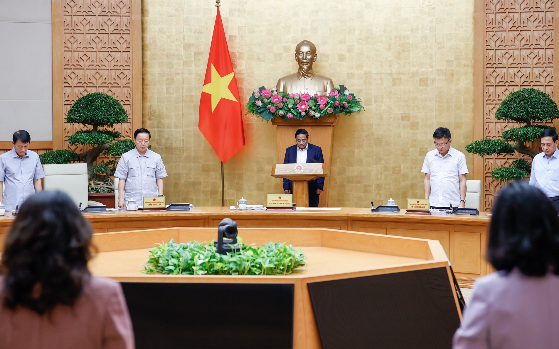 范明正总理主持召开7月份政府定期会议