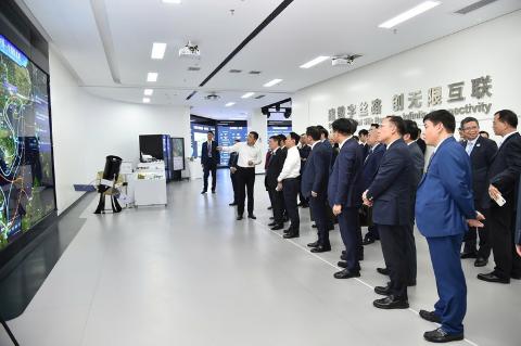 越南政府副总理胡德福会见中国广西壮族自治区党委书记刘宁- Ảnh 3. 越南政府副总理胡德福会见中国广西壮族自治区党委书记刘宁- Ảnh 3.