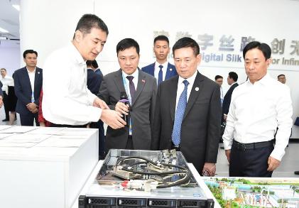 越南政府副总理胡德福会见中国广西壮族自治区党委书记刘宁- Ảnh 5. 越南政府副总理胡德福会见中国广西壮族自治区党委书记刘宁- Ảnh 5.