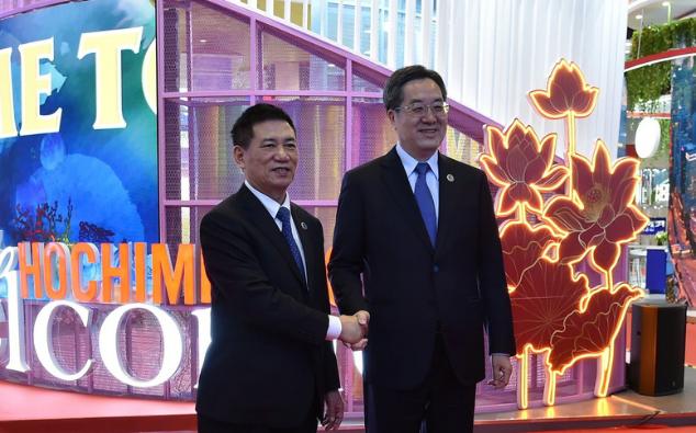 photo-1727232605170 photo-1727232605170