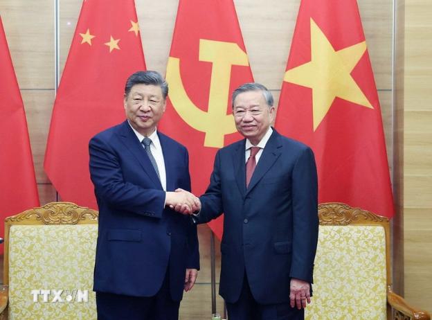 越南党和国家领导人就中国成立76周年向中国领导人致贺电- Ảnh 1.