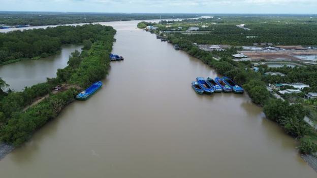photo-1760889176057