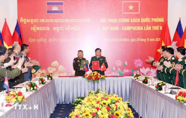 photo-1761731299114 photo-1761731299114