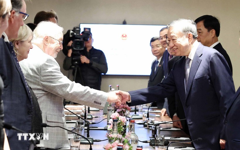 越共中央总书记苏林会见英国共产党总书记