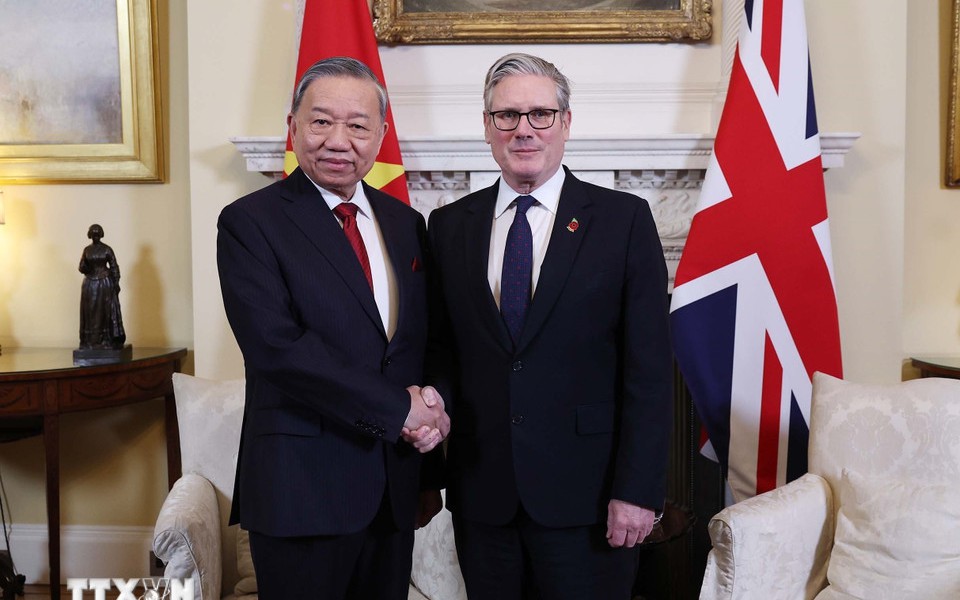越共中央总书记苏林与英国首相举行会谈