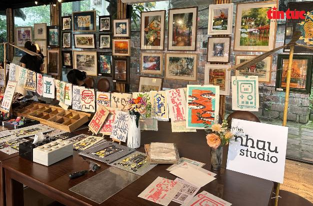 photo-1762915893892 photo-1762915893892