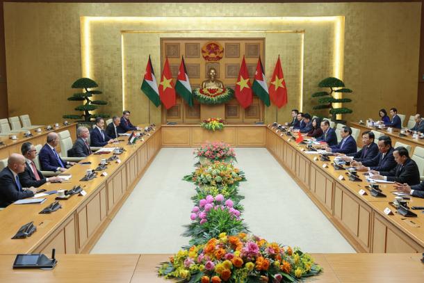 photo-1762990310646 photo-1762990310646