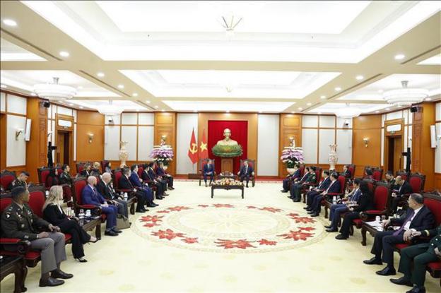 photo-1762096738916 photo-1762096738916