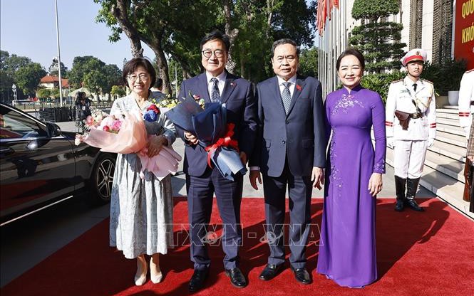 陈青敏主席与韩国国会议长举行会谈