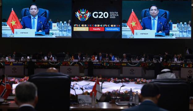 photo-1763921577820 photo-1763921577820