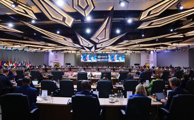 photo-1763921578570 photo-1763921578570