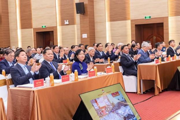 photo-1762656450788 photo-1762656450788