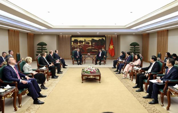 photo-1765333898375 photo-1765333898375