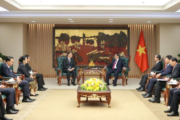 photo-1765879295620 photo-1765879295620