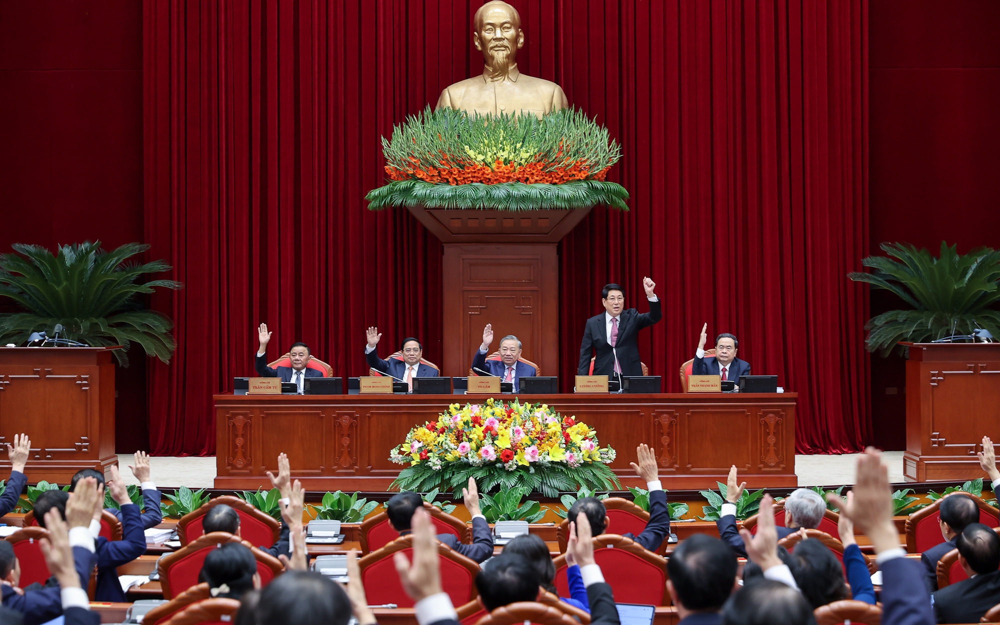 越共第十三届中央委员会第十五次全体会议隆重开幕