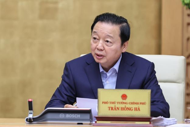 photo-1765125688709 photo-1765125688709