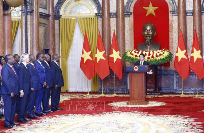 photo-1742286266513 photo-1742286266513