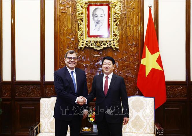 photo-1742286267070 photo-1742286267070