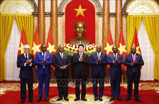 photo-1742286268306 photo-1742286268306