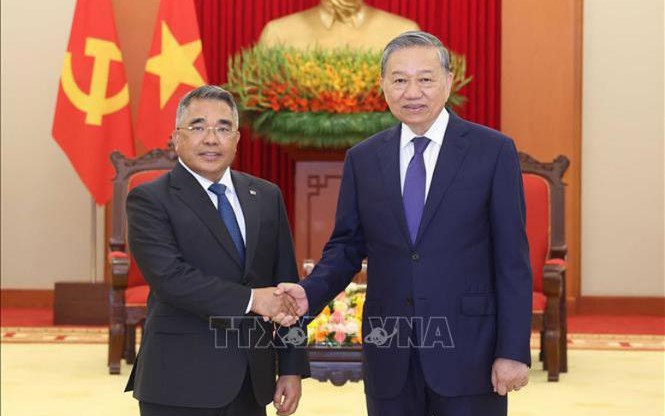 https://bcp.cdnchinhphu.vn/359255642496790528/2025/4/25/photo-1745569464919-17455694651201777576173-94-0-510-665-crop-1745570179301763765696.jpg