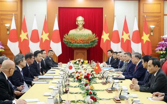 苏林总书记会见日本首相石破茂