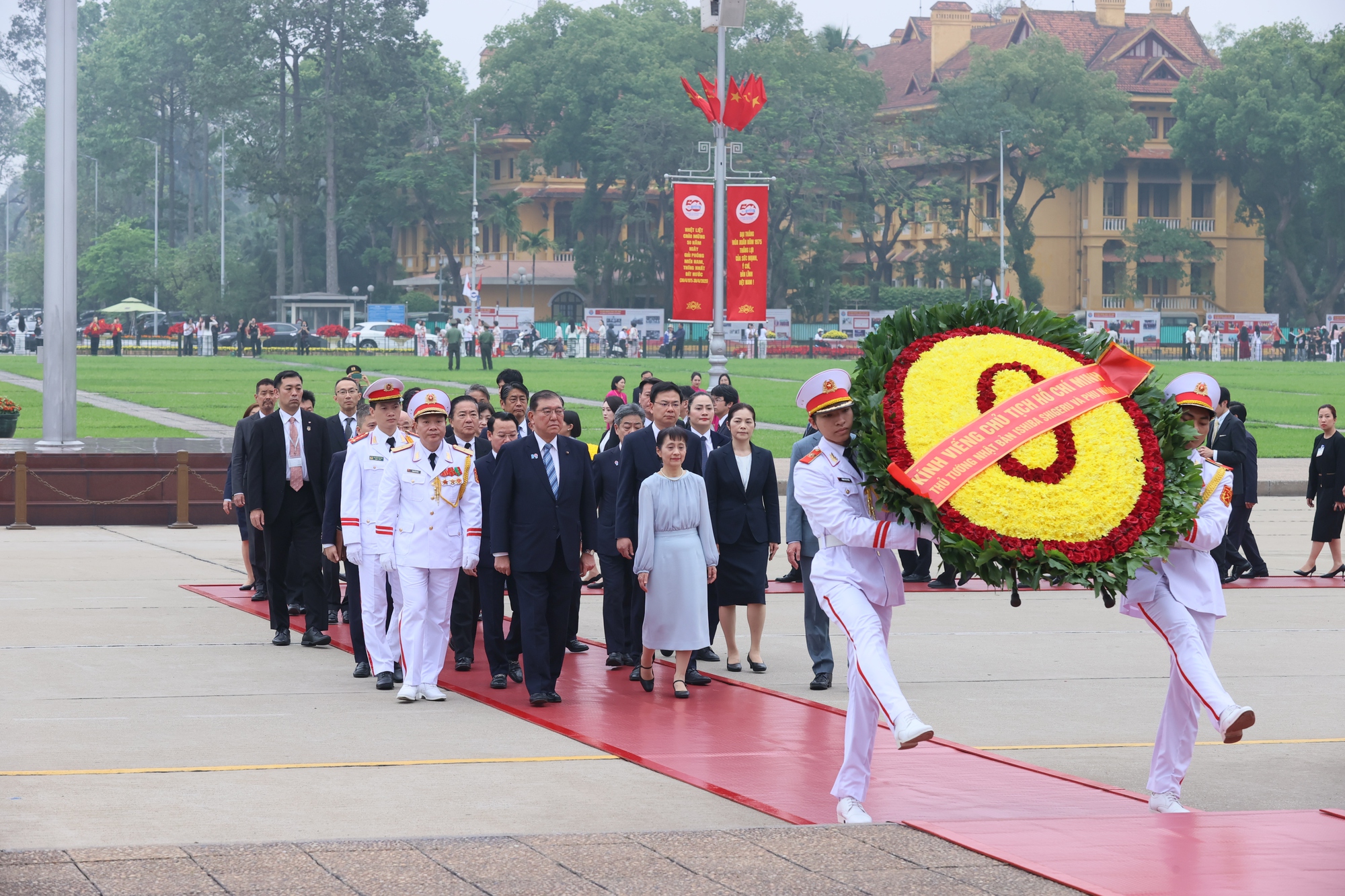 范明正总理主持仪式，欢迎日本首相对越南进行正式访问