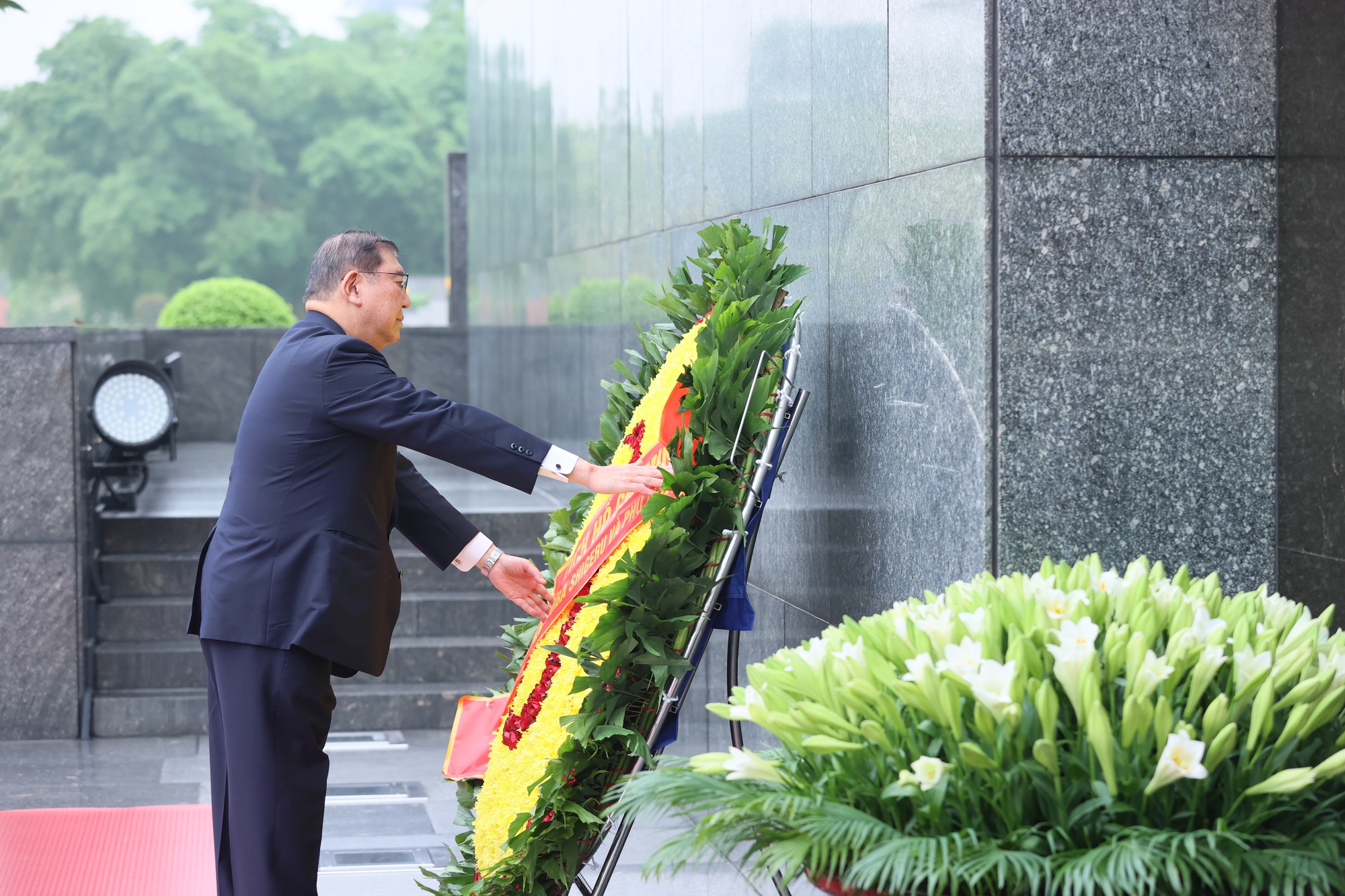 范明正总理主持仪式，欢迎日本首相对越南进行正式访问