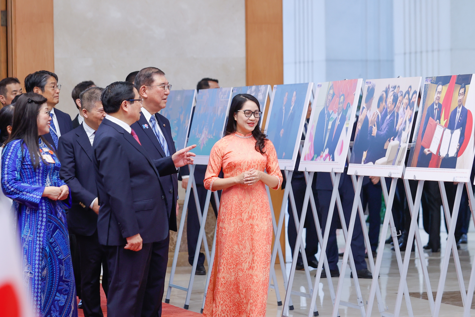 范明正总理主持仪式，欢迎日本首相对越南进行正式访问