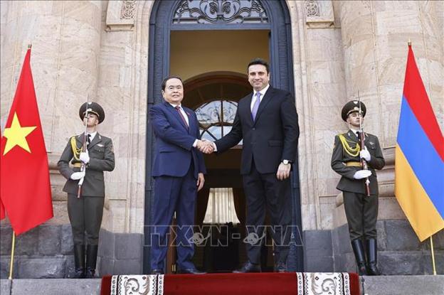 photo-1743732598660 photo-1743732598660