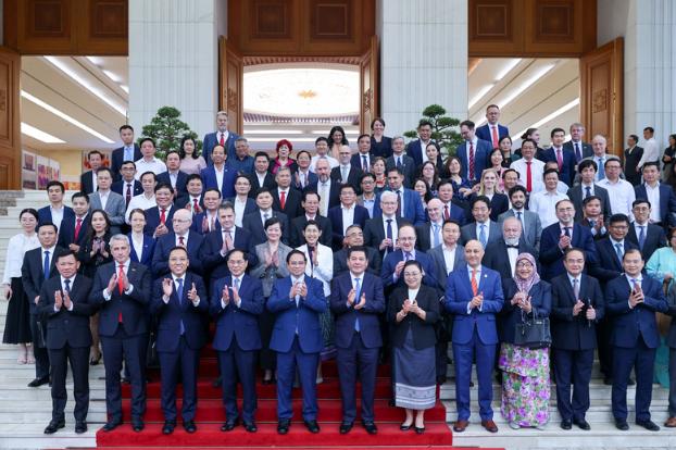 photo-1744170237543 photo-1744170237543