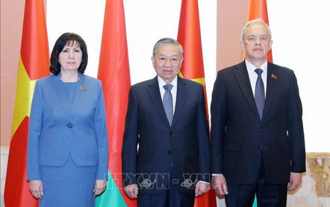 https://bcp.cdnchinhphu.vn/359255642496790528/2025/5/13/photo-1747128237643-17471282378231628316321-31-0-447-665-crop-1747128440543261080002.jpg