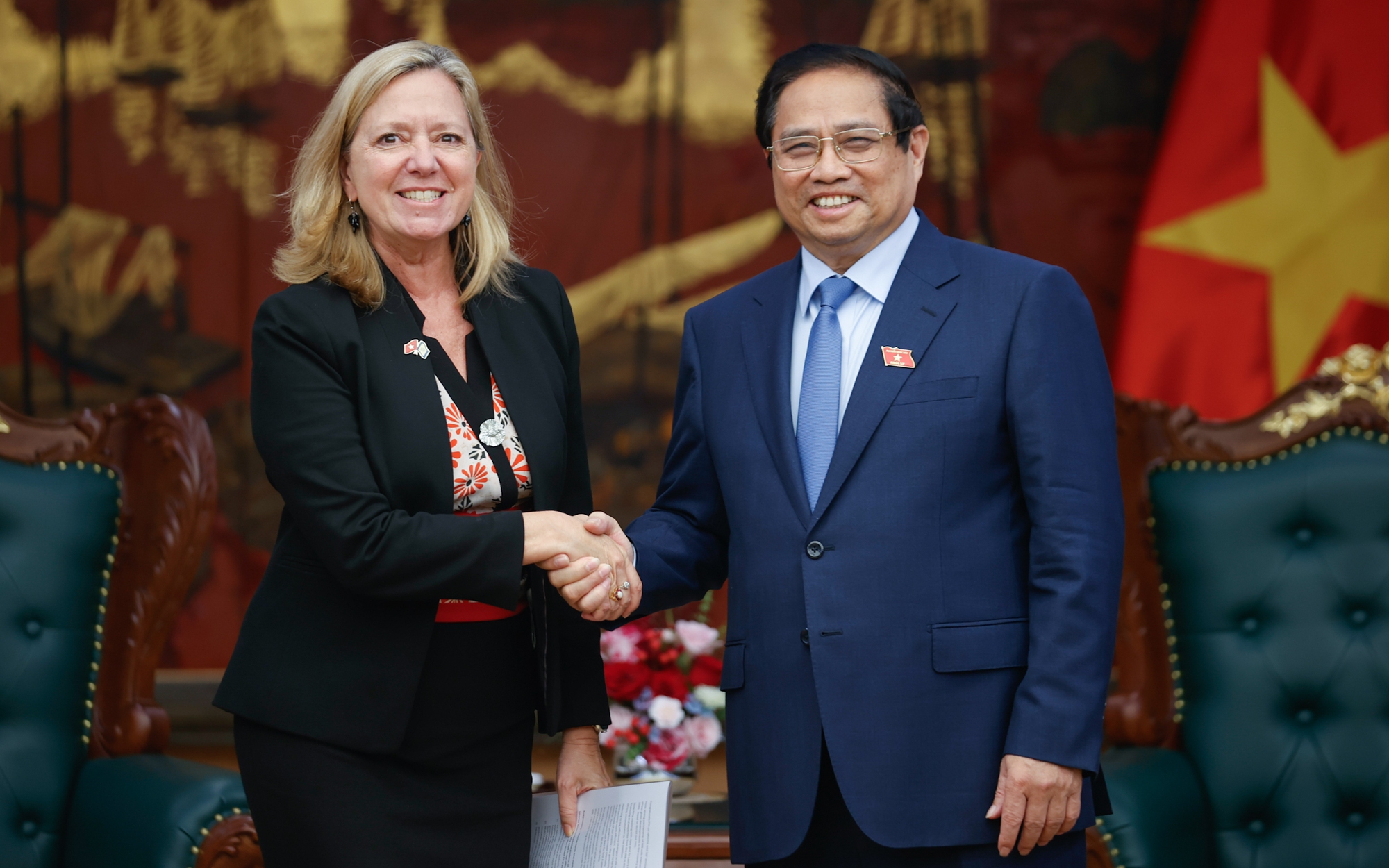 https://bcp.cdnchinhphu.vn/359255642496790528/2025/5/15/img3218-17472887308931244791274-17473065729151244991217-81-0-1331-2000-crop-17473065763101141344364.jpg