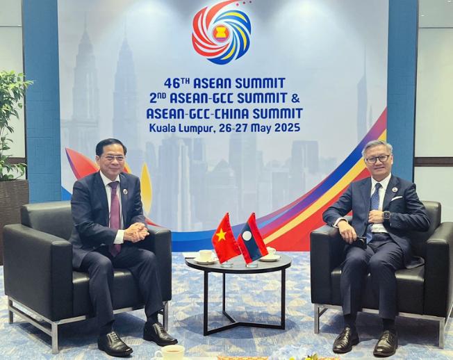 photo-1748248827790 photo-1748248827790