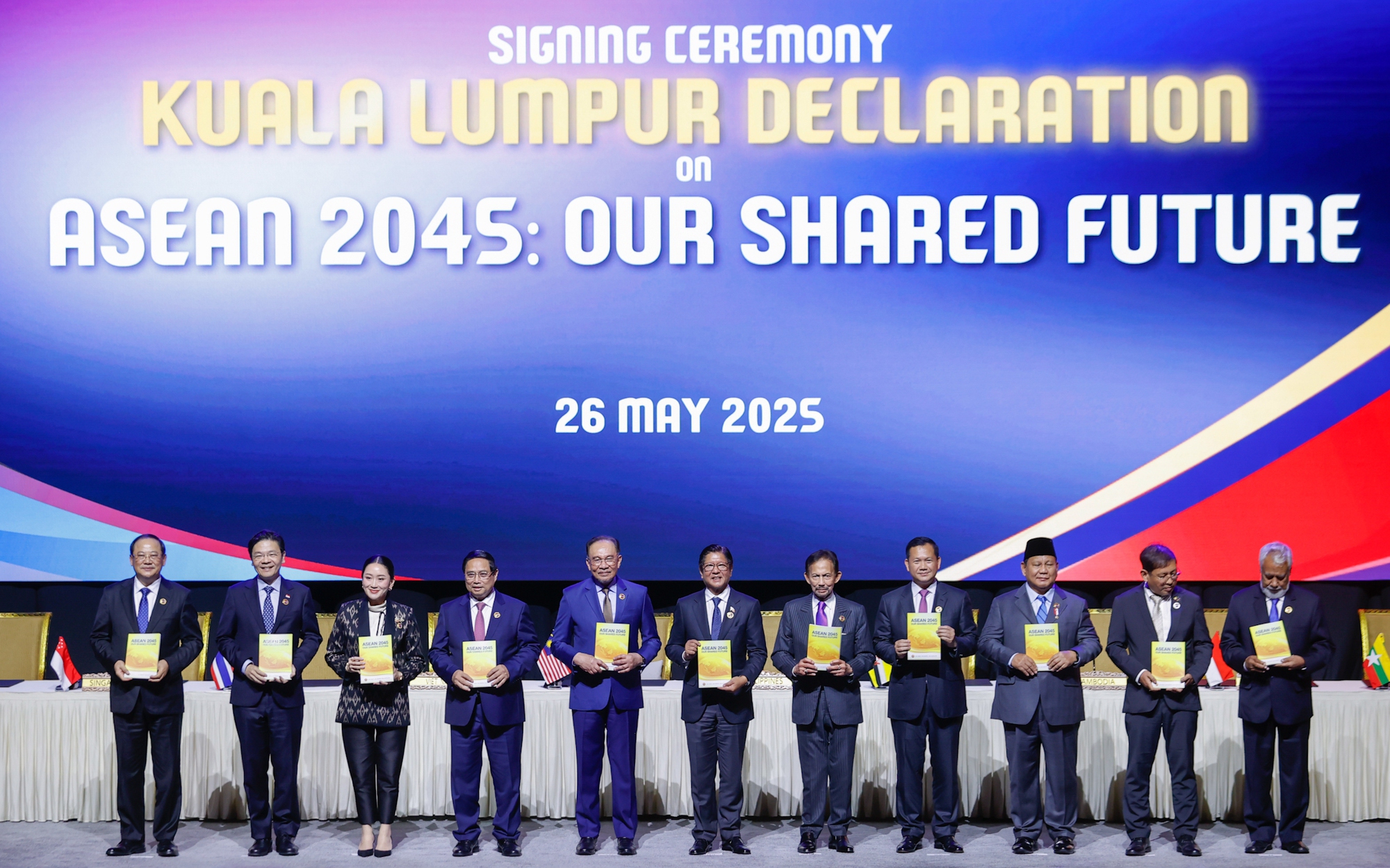 范明正总理与各国领导签署“2045年东盟：我们共同的未来”吉隆坡宣言