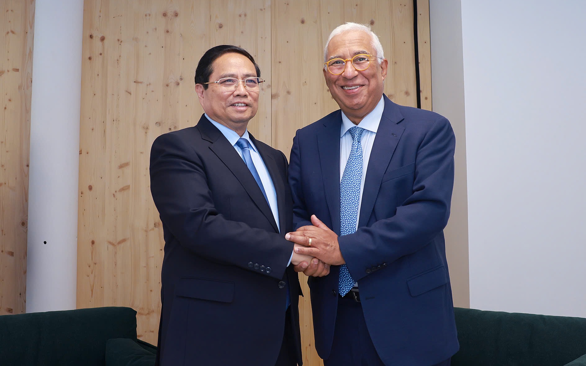 https://bcp.cdnchinhphu.vn/359255642496790528/2025/6/10/7f85424594a620f879b7-1-17494671851171912801211-17495484393631112991403-52-0-1232-1888-crop-17495484457711128807746.jpg