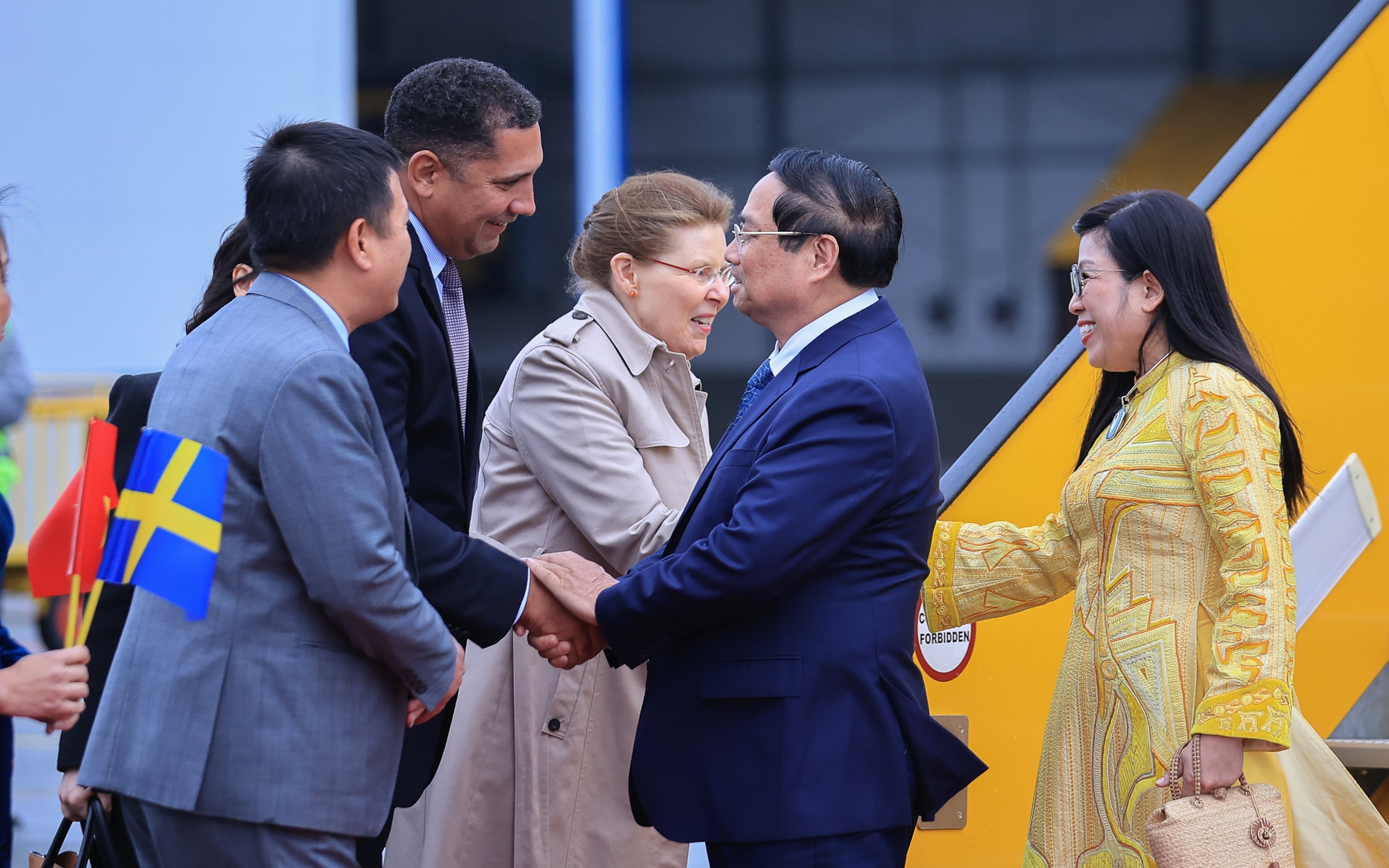 https://bcp.cdnchinhphu.vn/359255642496790528/2025/6/12/img5508-17496659684191461710775-1749712513006228128477-0-0-1250-2000-crop-17497125161762130364085.jpg
