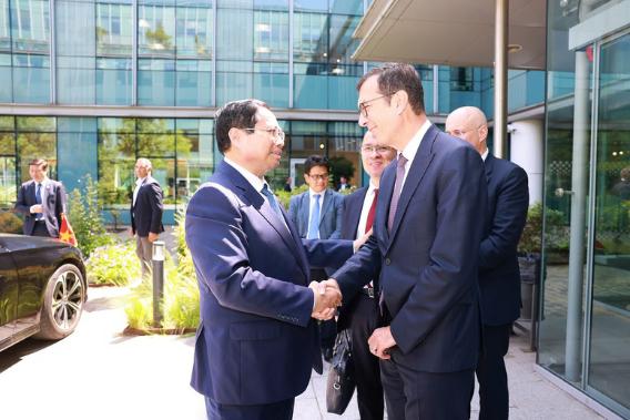 范明正总理到访法国国营铁路公司- Ảnh 1.