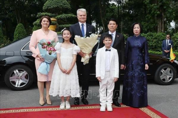 国家主席梁强举行仪式 欢迎立陶宛总统吉塔纳斯·瑙塞达访问越南- Ảnh 2.