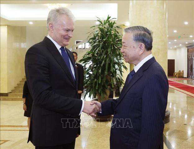 越共中央总书记苏林会见立陶宛总统吉塔纳斯·瑙塞达- Ảnh 1.
