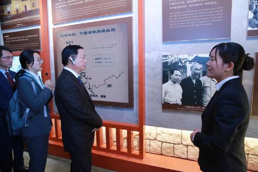 陈红河副总理在昆明参观胡志明主席旧居- Ảnh 1.