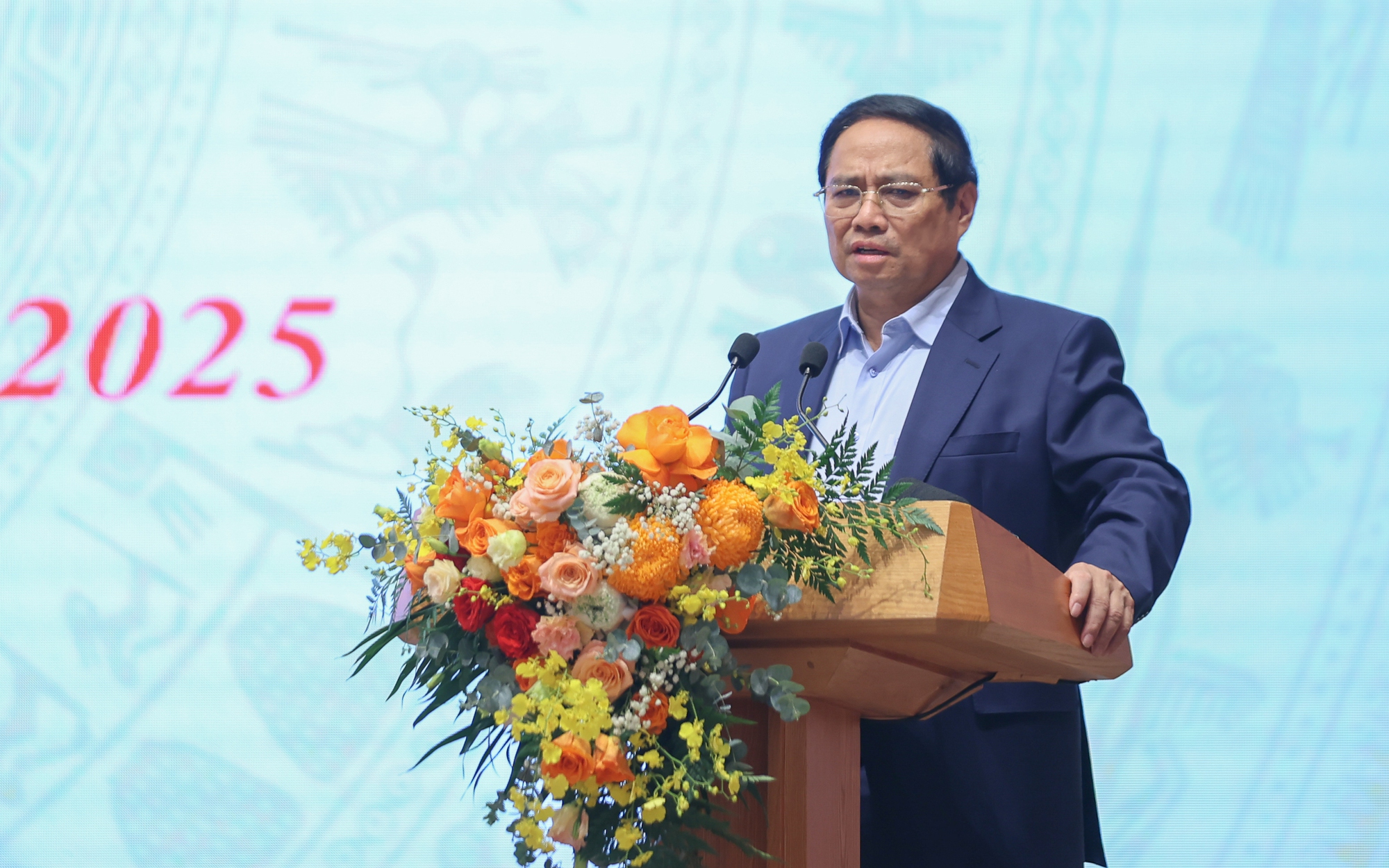 https://bcp.cdnchinhphu.vn/359255642496790528/2025/6/22/img6177-1750591349027712920717-1750608491319350696988-77-0-1327-2000-crop-17506085019592129430049.jpg