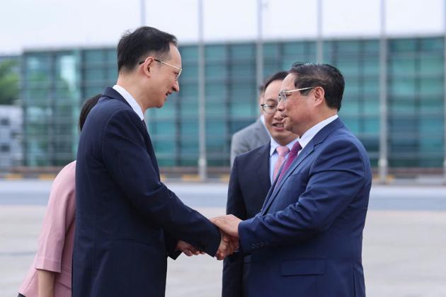 范明正总理启程赴天津出席第十六届新领军者年会- Ảnh 2.