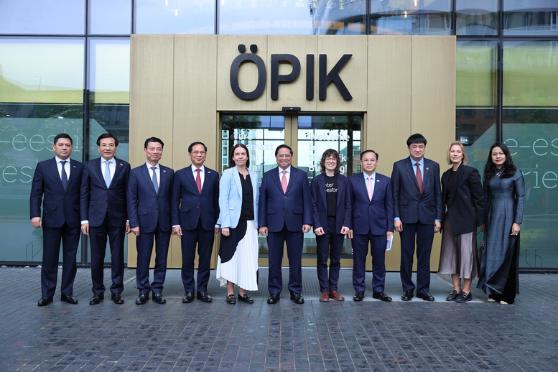 越南政府总理范明正到访爱沙尼亚电子政务中心- Ảnh 3. 越南政府总理范明正到访爱沙尼亚电子政务中心- Ảnh 3.