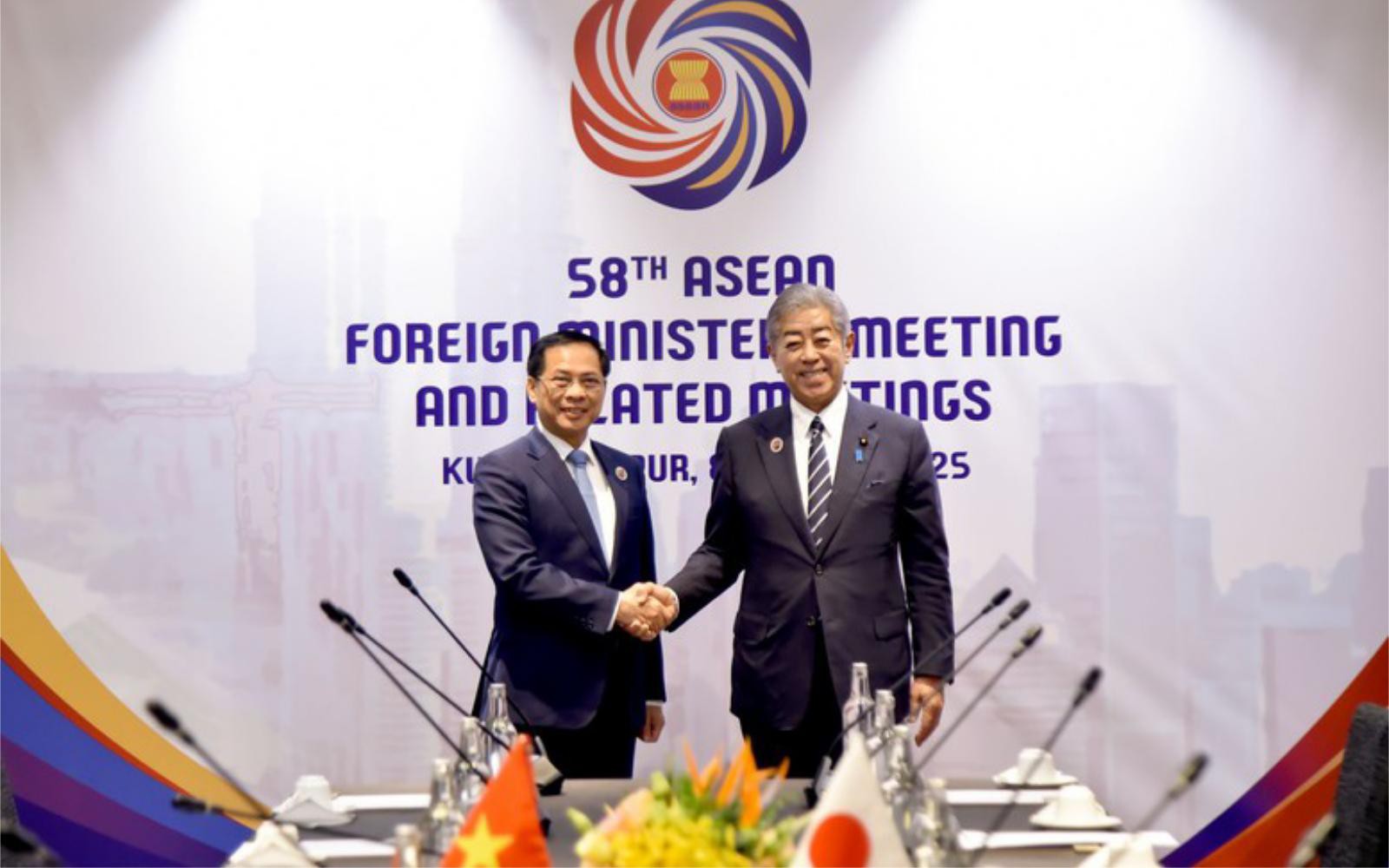 https://bcp.cdnchinhphu.vn/359255642496790528/2025/7/11/photo-1752230977266-1752230977913220118825-64-0-1064-1600-crop-1752231187020344557506.jpg