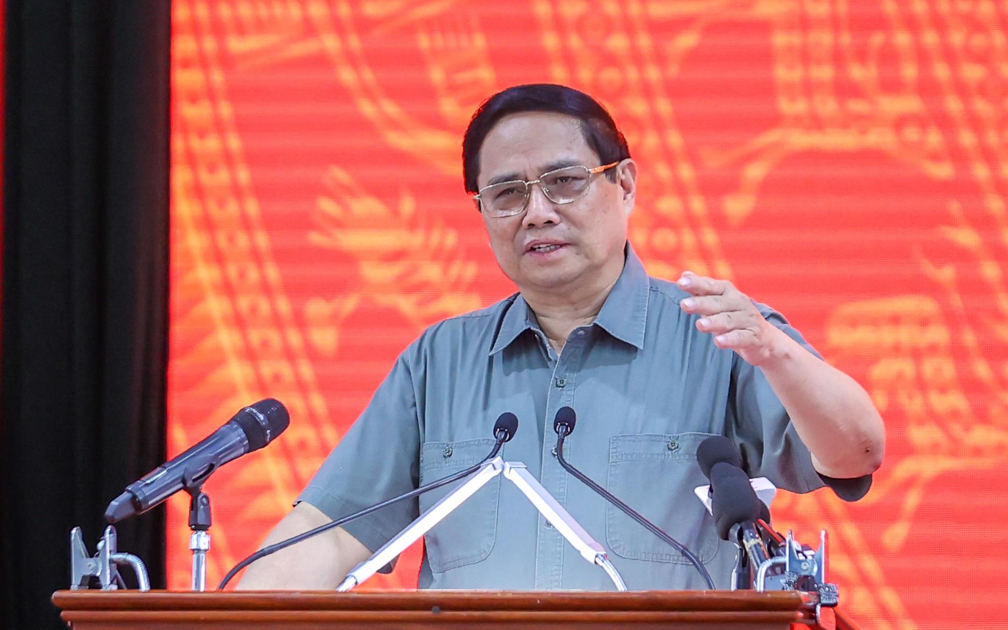 https://bcp.cdnchinhphu.vn/359255642496790528/2025/7/13/img7175-17523726396551949967532-1752424913259384587974-14-0-1264-2000-crop-17524249209332145555416.jpg