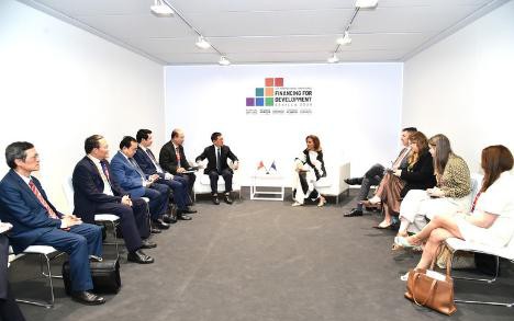 胡德福副总理会见澳大利亚小企业、国际发展及多元文化事务部长