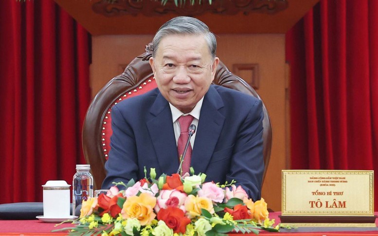 越共中央总书记苏林同美国总统唐纳德·特朗普通电话
