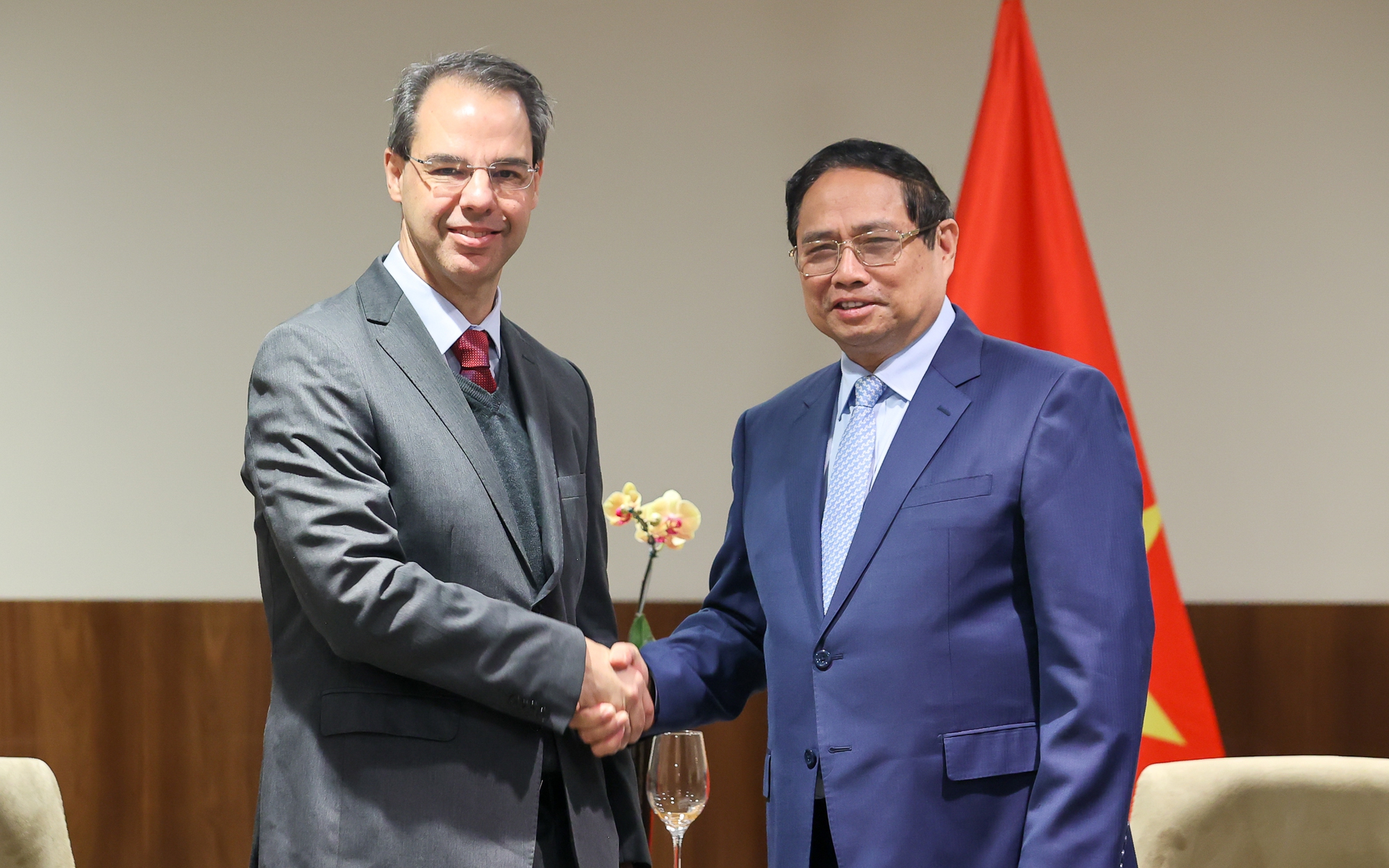 https://bcp.cdnchinhphu.vn/359255642496790528/2025/7/7/img7063-17518162016861659849519-17518300095641387408862-0-0-1250-2000-crop-1751830018164138358645.jpg