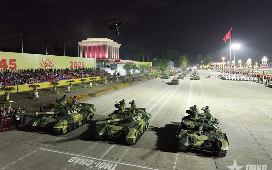 越南八月革命和国庆80周年阅兵游行综合演练  首次在巴亭广场举行